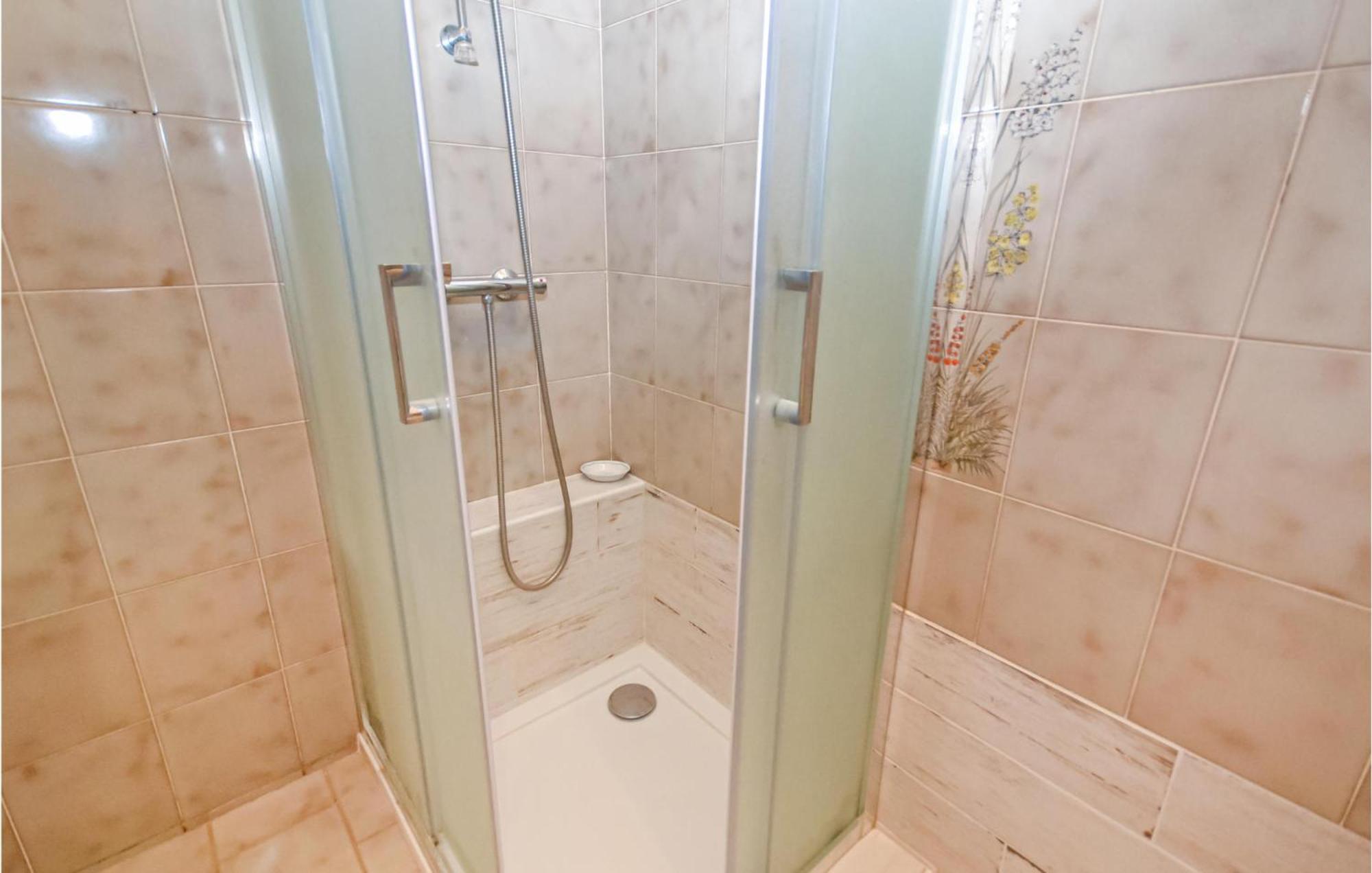 1 Bedroom Pet Friendly Home In Entrechaux Экстерьер фото