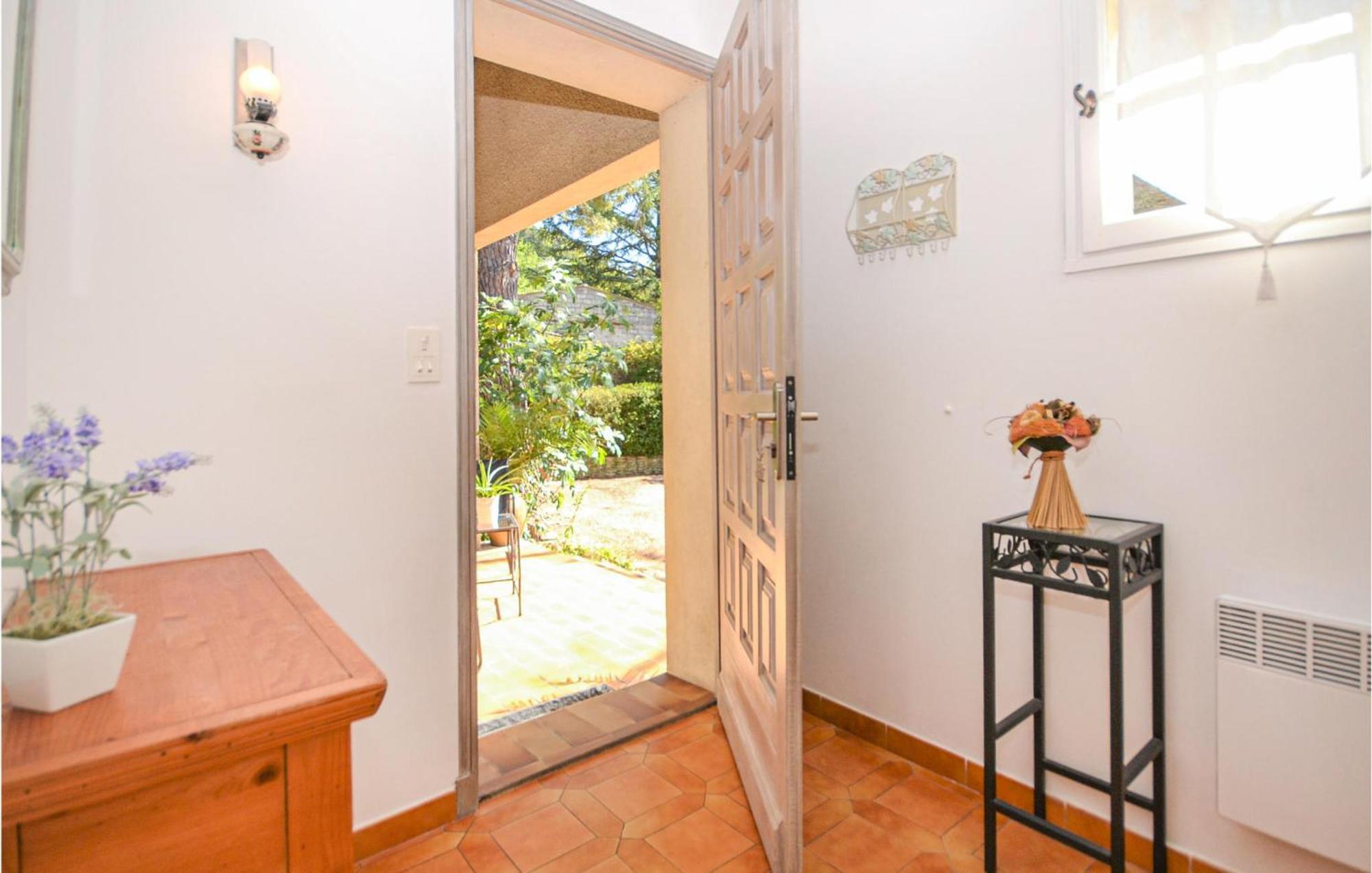 1 Bedroom Pet Friendly Home In Entrechaux Экстерьер фото